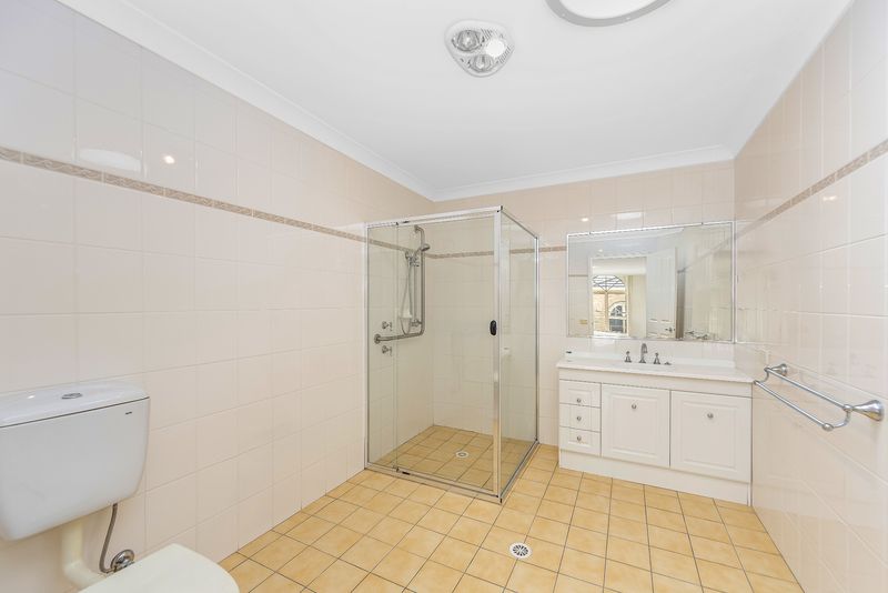 Spacious Open Plan Villa with Garage and Sunny Patio