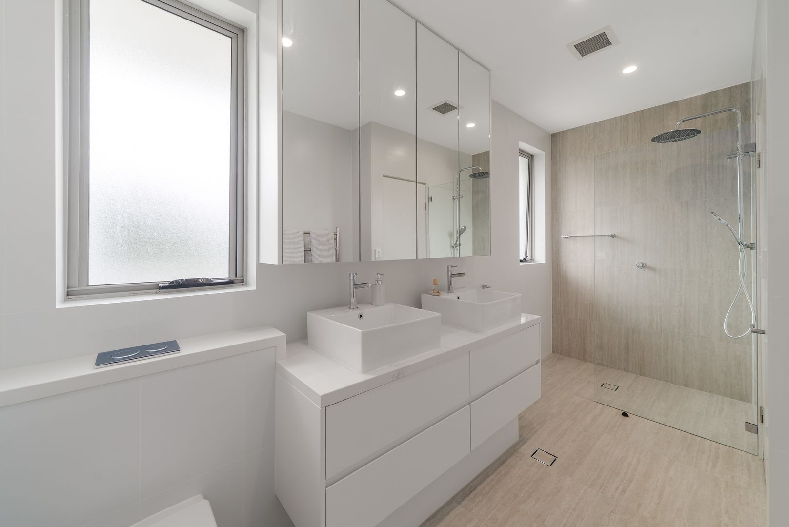 3 Bedroom Penthouse overlooking Woniora Avenue