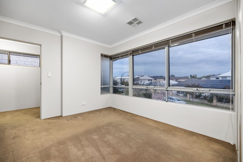 Spacious Riverside Family Retreat!