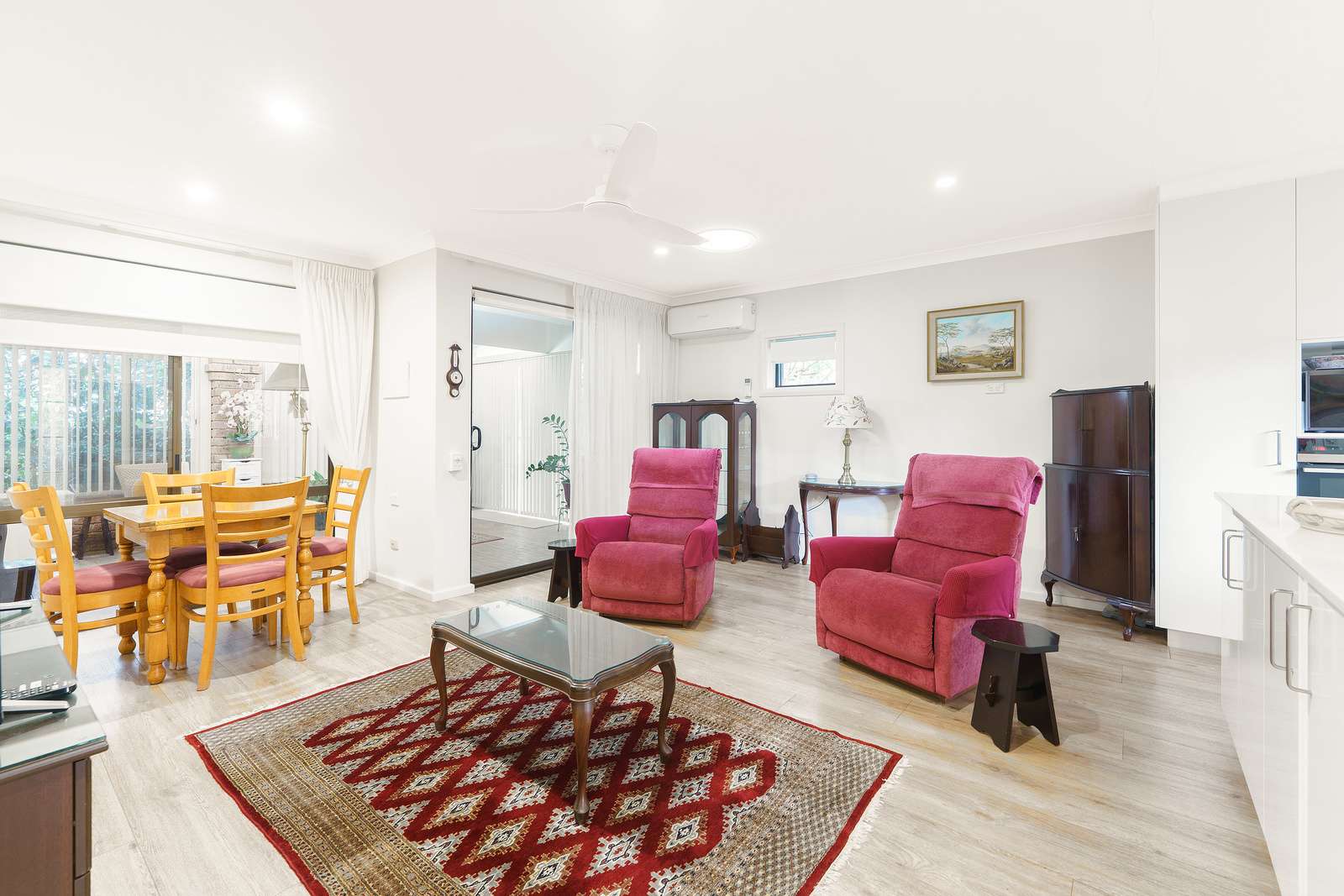Beautifully renovated villa with conservatory and garden views