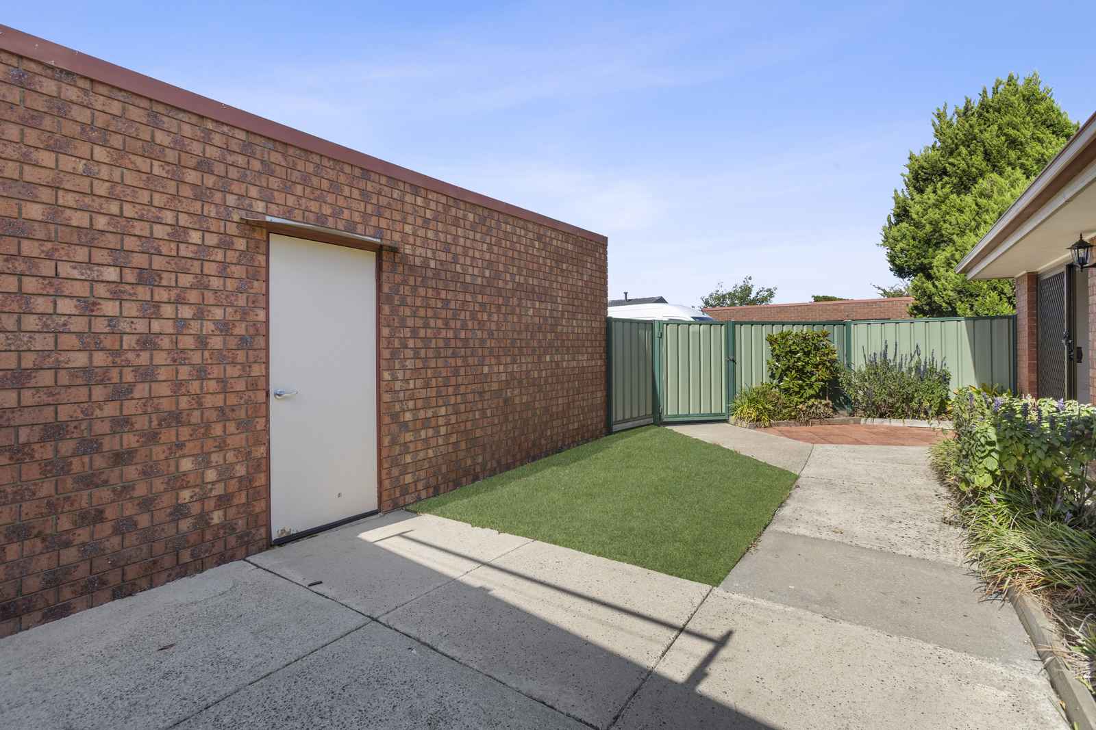 Beautifully Renovated 2-Bedroom Unit