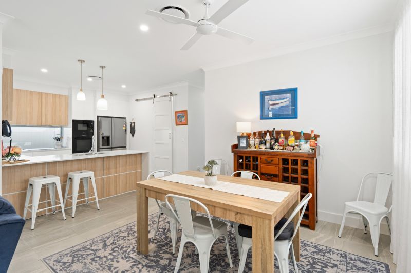 Relaxed Modern Living: Superb Location