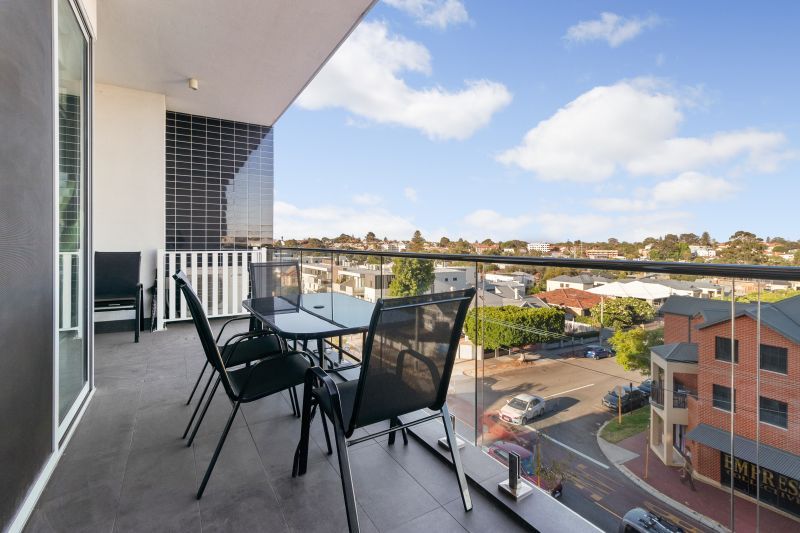 Stunning Views and Urban Lifestyle!!