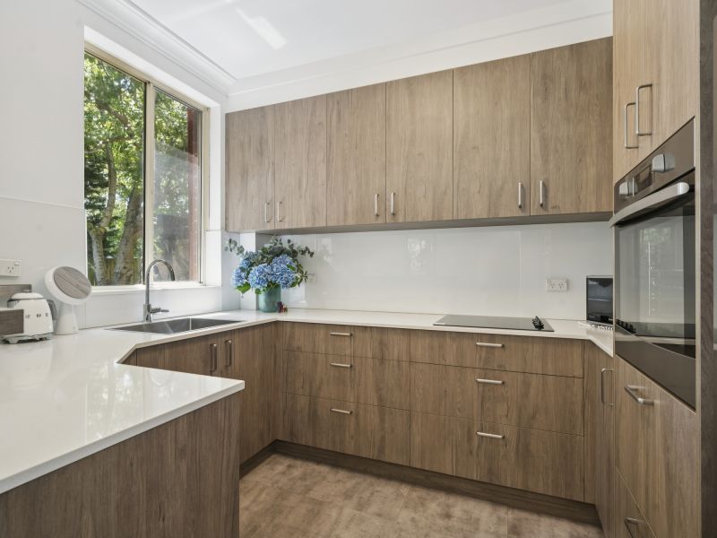 Secluded garden apartment with lush surroundings