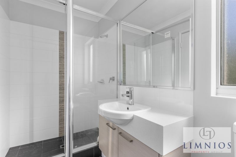 Street Front Stunner !