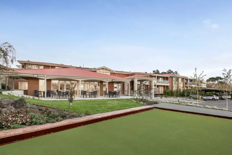 First-floor 2-bedroom corner apartment