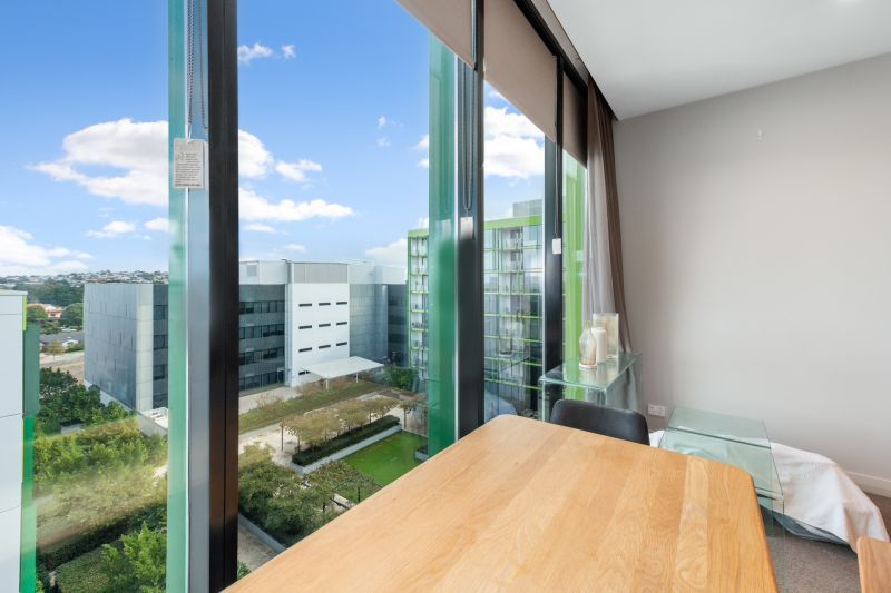 Stunning Views!! Lifestyle and Convenience!