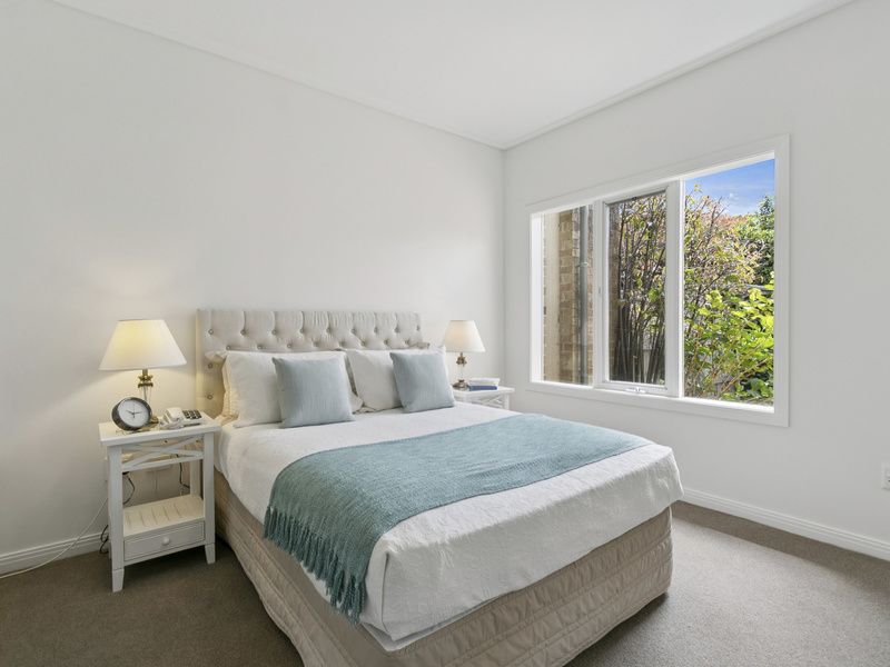 Refreshed Villa, Private garden and Open-plan Living