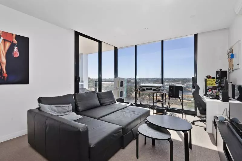 Great Location, Modern & Professional Lifestyle!