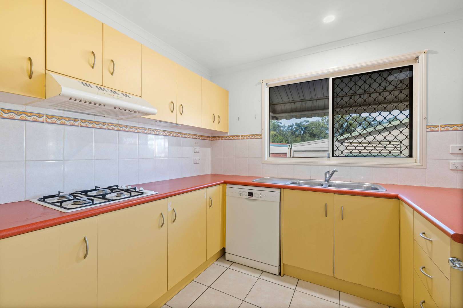 Dog friendly home in popular Bow Street and close to the Indoor Heated Pool.