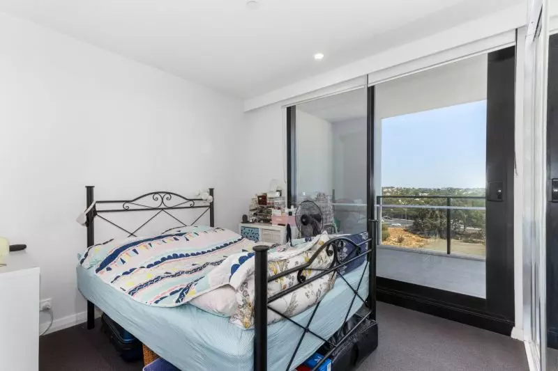 Contemporary and Stylish Living, Central Location!