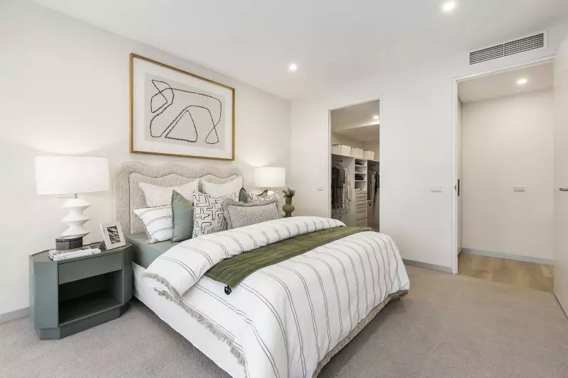 North-facing 2-bedroom apartment with views!