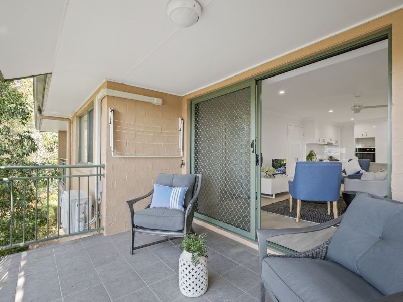 Elevated two-bedroom villa on the bayside