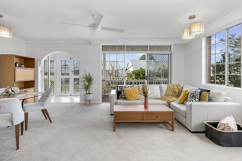 Exquisitely  renovated corner ground floor unit close to the clubhouse