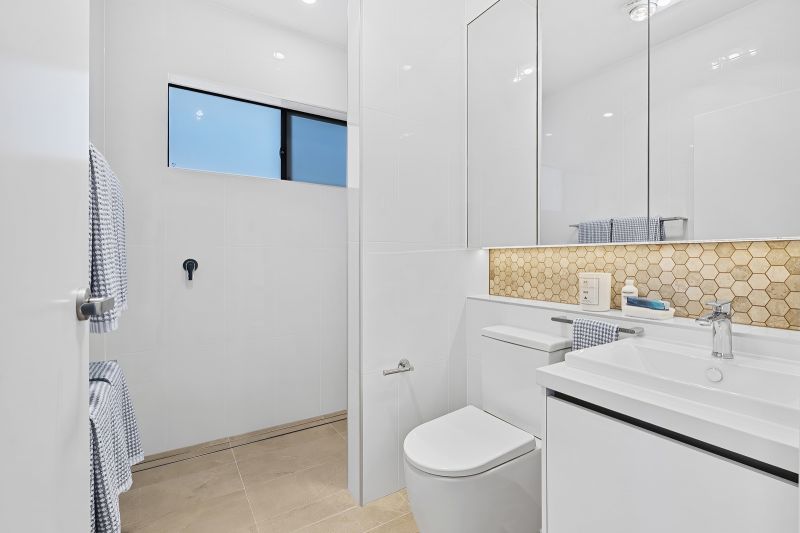 Ready & waiting for you to move in!