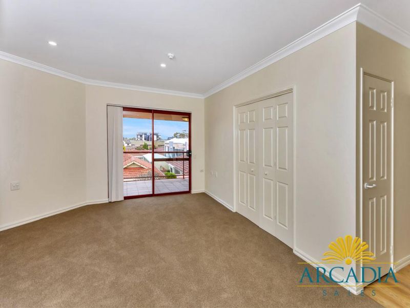 ARCADIA WATERS BICTON - Top Floor Fully Refurbished Apartment