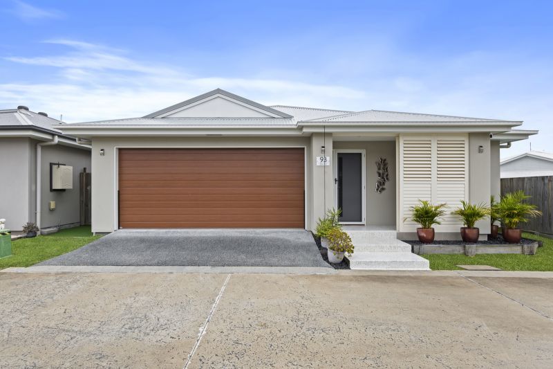 Beautiful Home
Don't skip this one- This two bedroom home is next level and not to be missed!