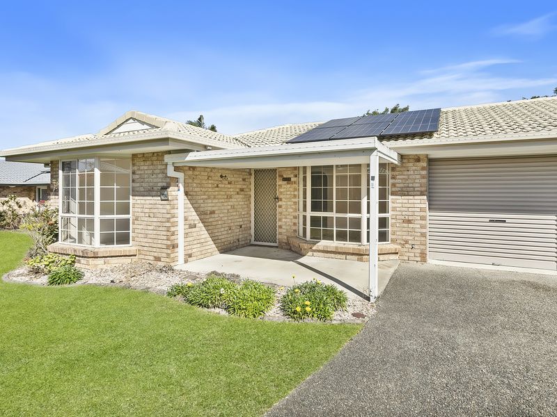 Refreshed Villa with Two Living Areas Near Community Hub