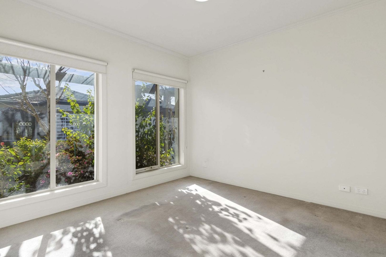 Stylish Home with Private Garden near Clubhouse