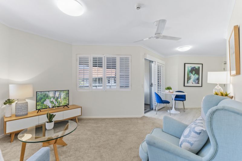 Superbly spacious apartment with garden views