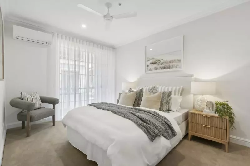 Large 2-bedroom, 2-bathroom ground-floor apartment