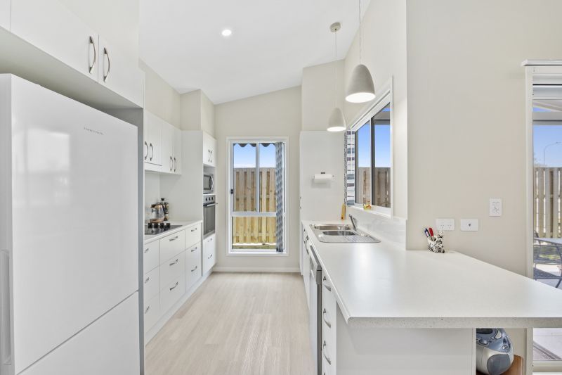 Bright & Spacious 2 bedroom Home + Study