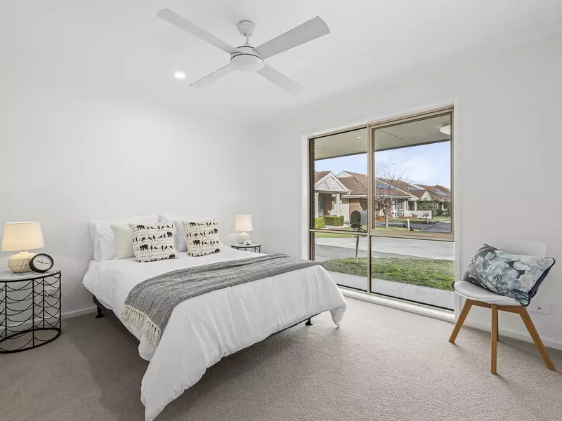 Beautifully presented Unit with Space to Unwind