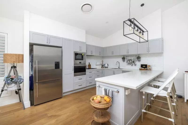 Elegant Three-Bedroom Retreat - Sunlit Alfresco Living