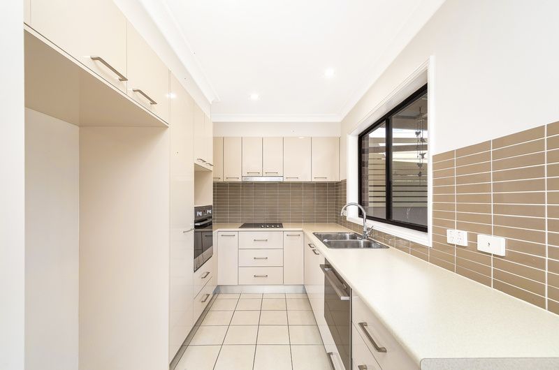 Light-Filled Villa with Atrium, Balcony and Garage