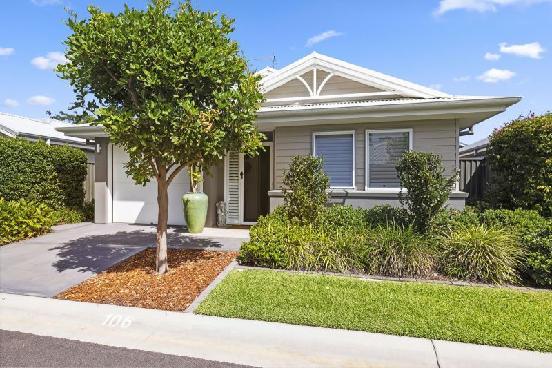 Vibrant Two Bedroom Home with Tropical Views