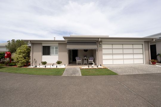 Modern Luxury - Palm Lake Tweed River