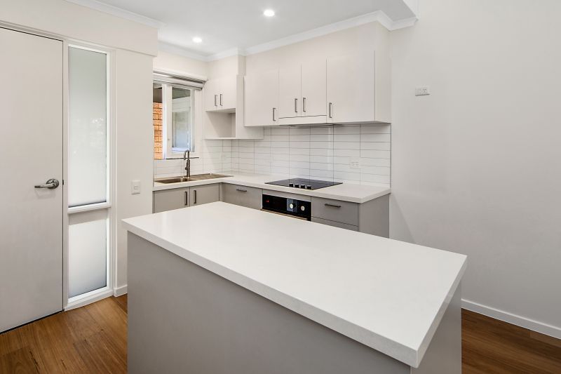 One Bedroom, Upper Level, Low Maintenance Unit!