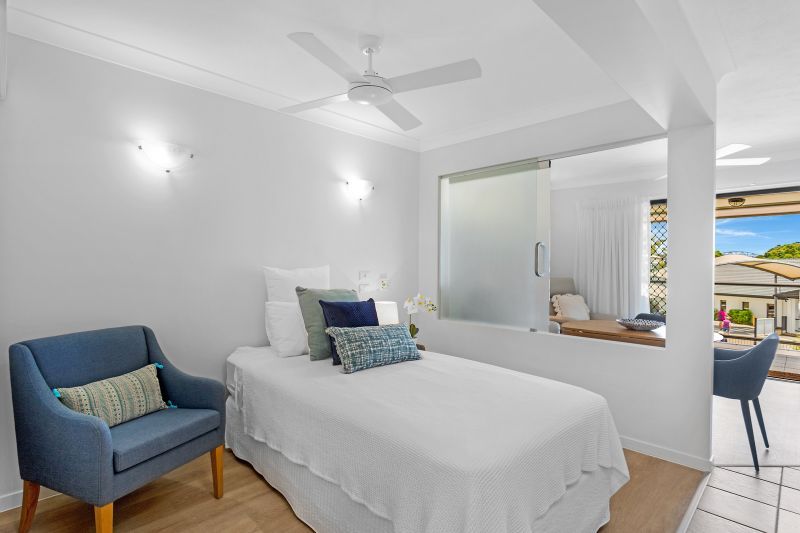 Studio apartment with ocean views