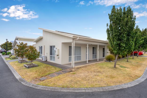 HOME 103 PALM LAKE RESORT TRUGANINA