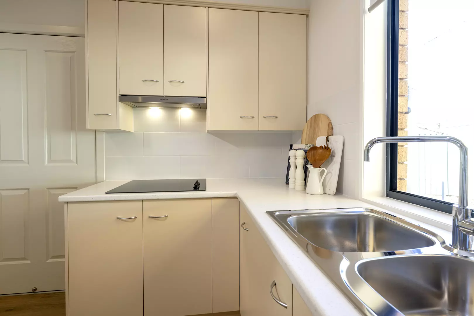 Eldercare Elmwood Grove: stunning three-bedroom villa with garage