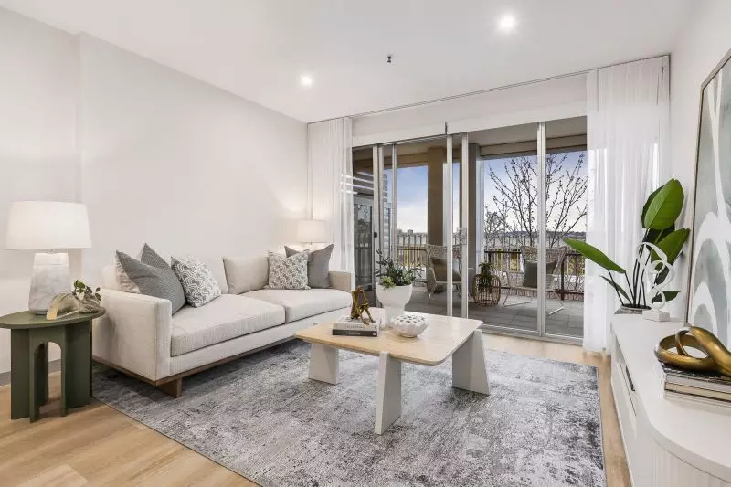 North-facing 2-bedroom apartment with views!