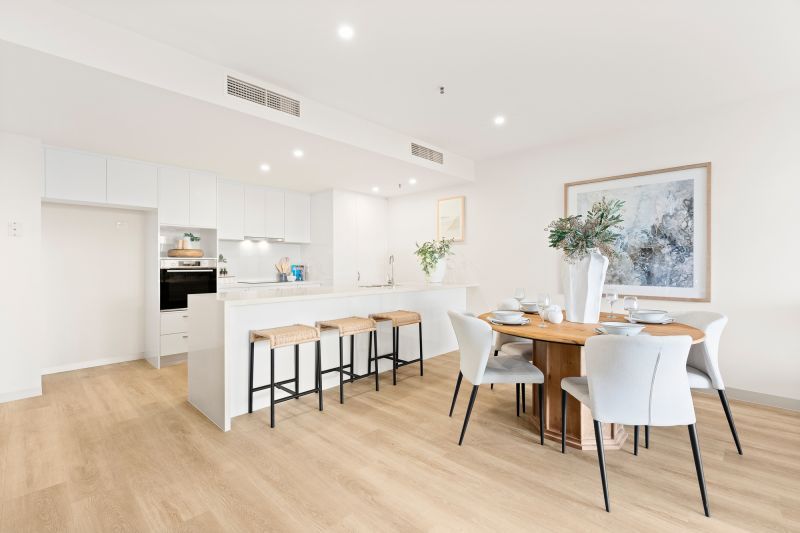North-facing 2-bedroom apartment with views!