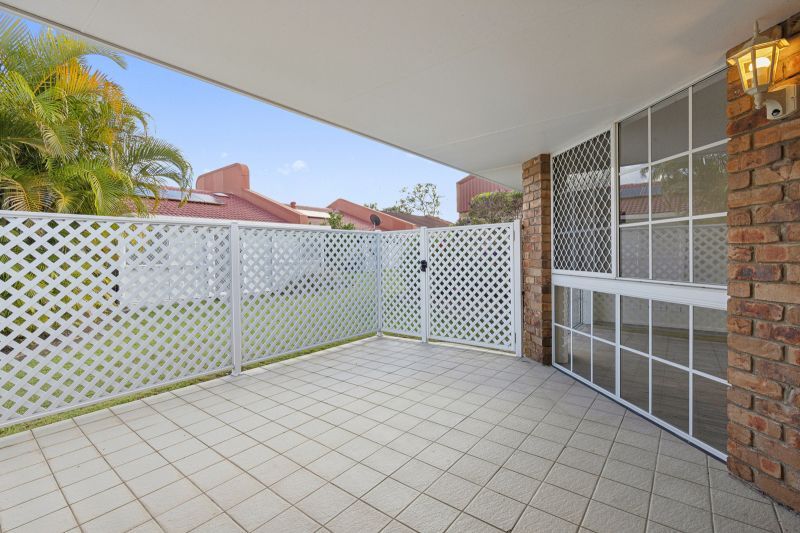 Beautiful two bedroom, one bathroom villa with lock up garage.
