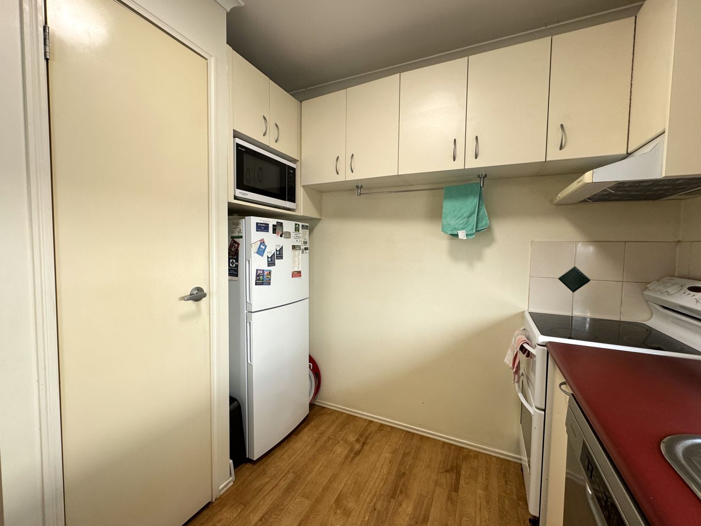 DOWNSIZE in comfort ... into a 2 bedroom home within a secure gated complex !