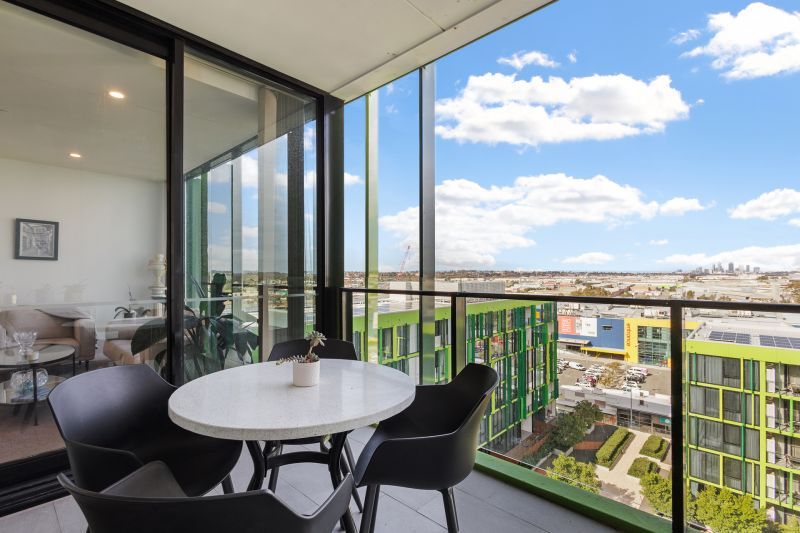 Stunning Views!! Lifestyle and Convenience!