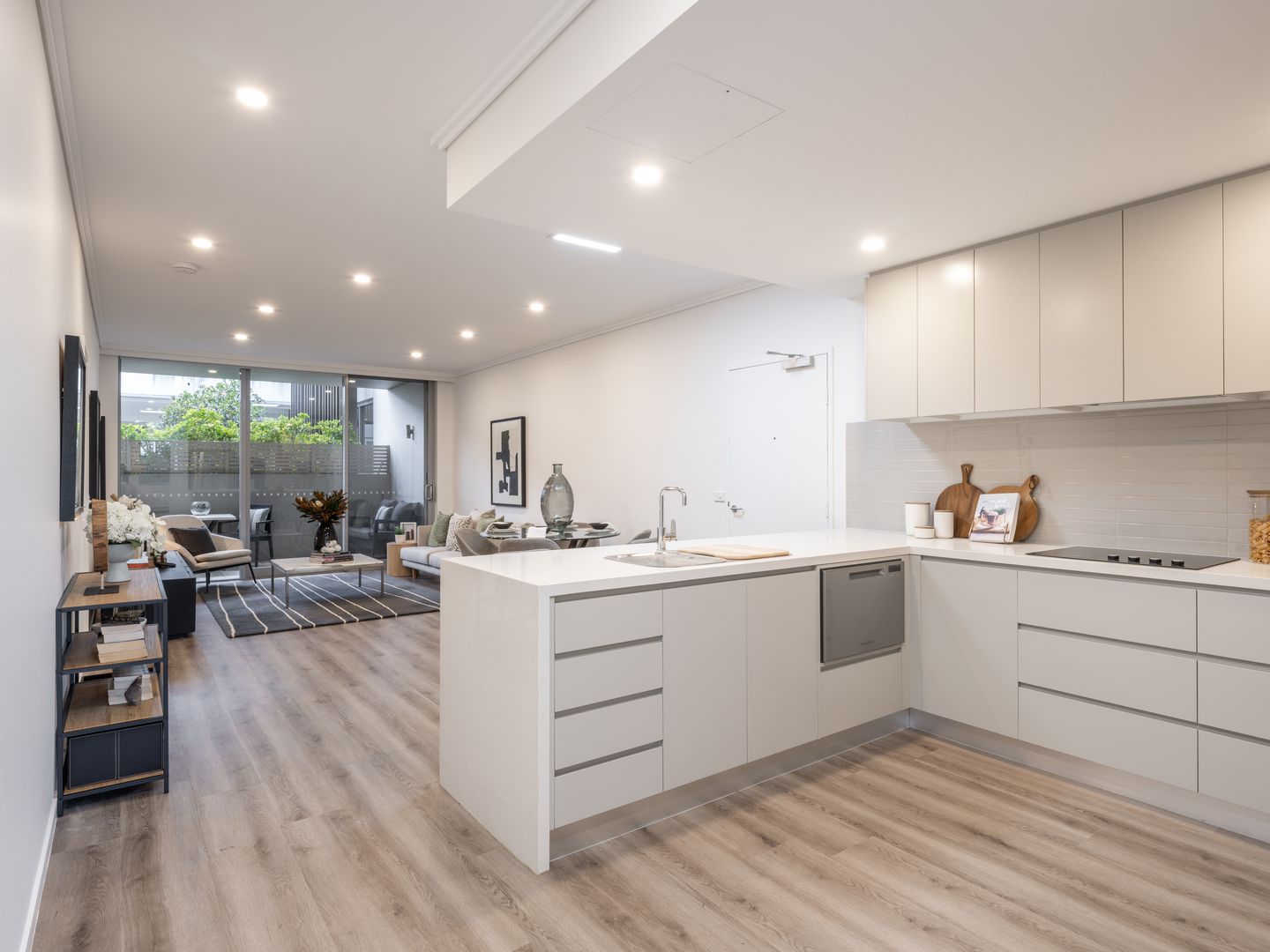 Luxury 2 bedroom plus study, 2 bathroom 