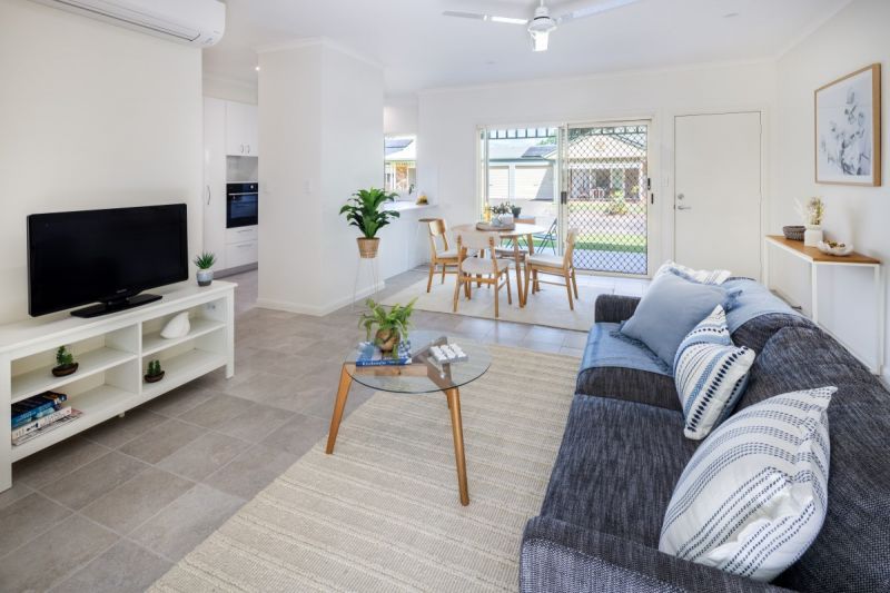 Charming two-bedroom unit close to amenities