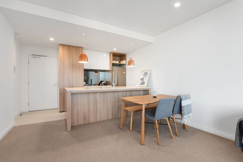 Great Location, Modern & Professional Lifestyle!