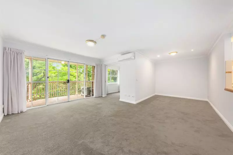EAST FACING  SOUGHT  AFTER LAYOUT WITH A LEAFY ELEVATED OUTLOOK ENJOYING THE MORNING SUN