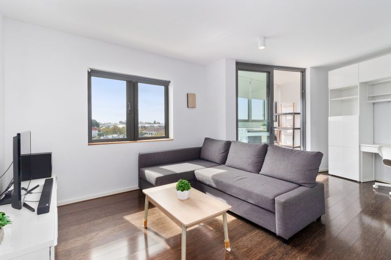 Luxurious Urban Living in Central Location!