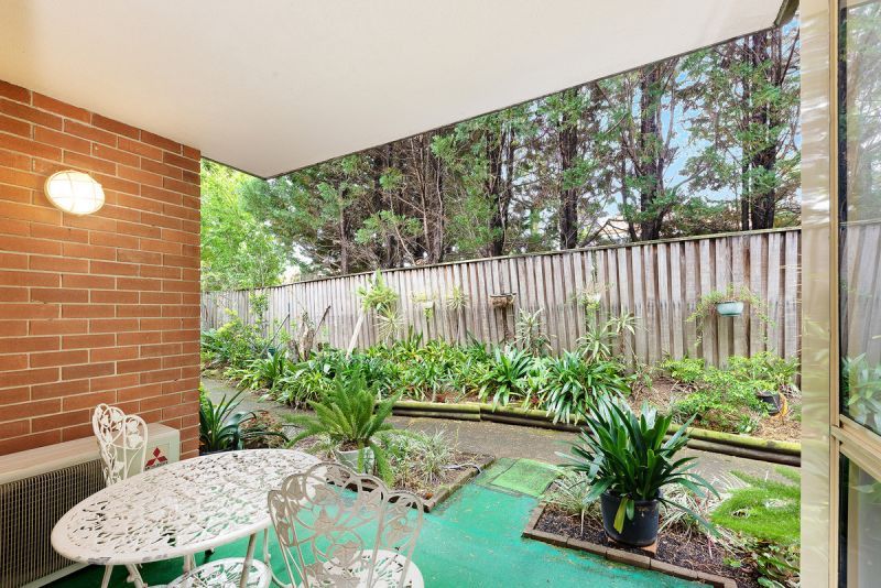 GORGEOUS GARDEN CORNER APARTMENT