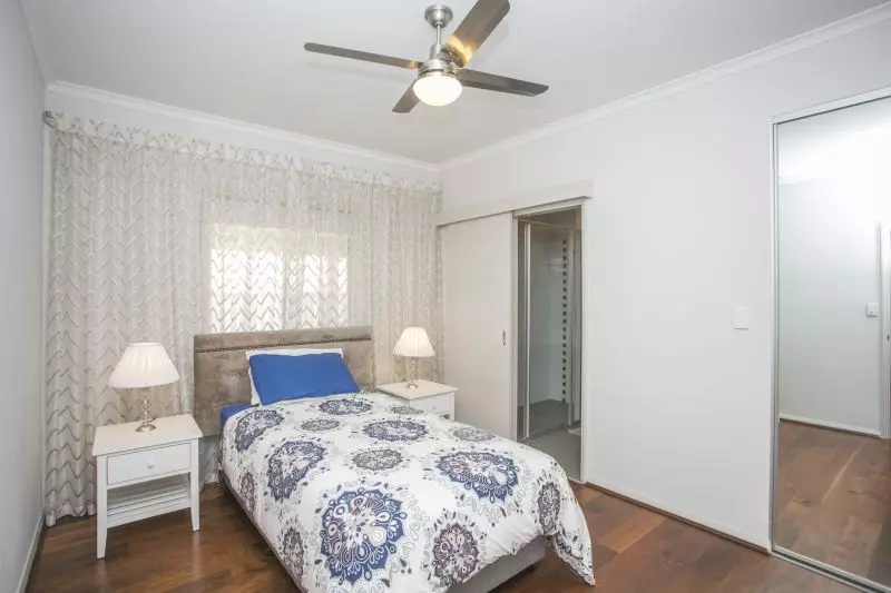 Beautifully Presented Smart Home plus Golf Buggy