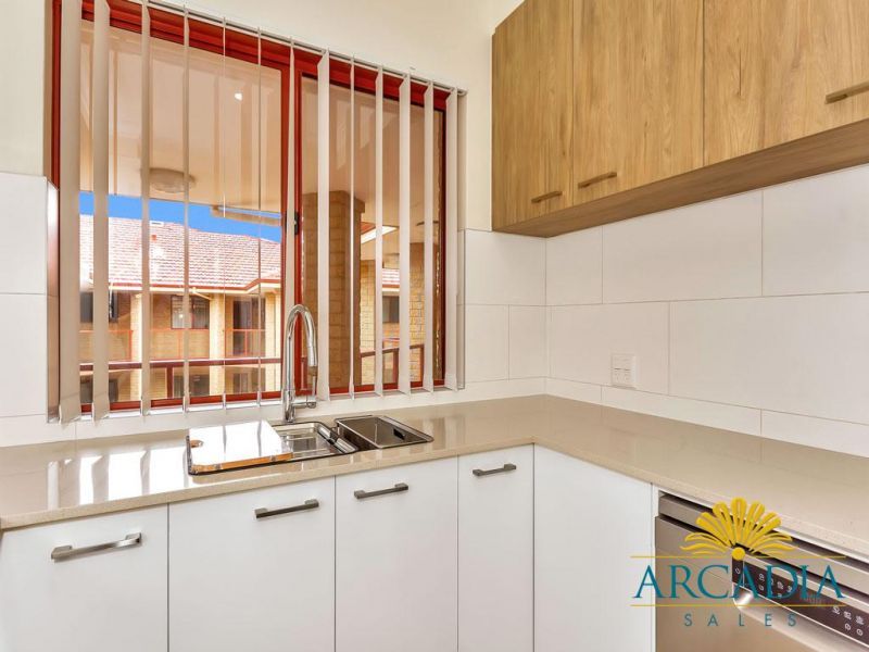 ARCADIA WATERS BICTON - Top Floor Fully Refurbished Apartment