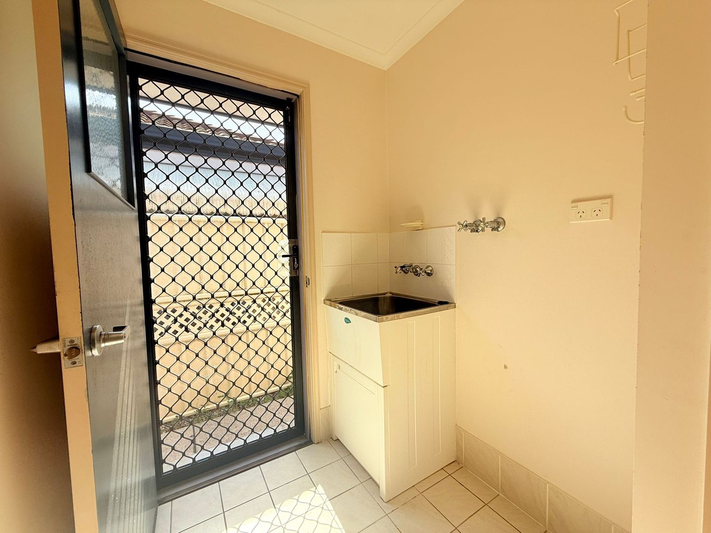 Light Bright and Open plan living - Over 50's gated complex.