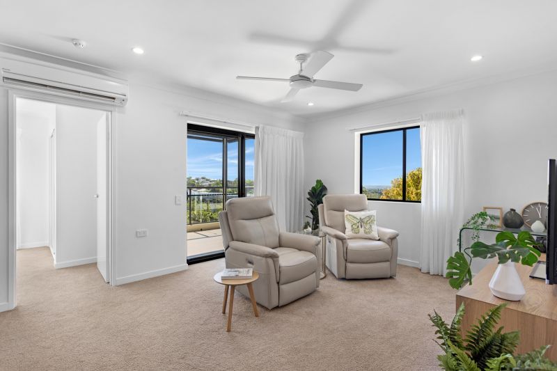 Top-floor two-bedroom apartment with ocean views!